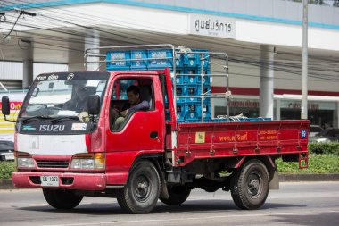 Chiangmai, Tayland - 10 Ekim 2020 Özel Isuzu Kargo Truck. Fotoğraf 1001 nolu yolda, Chiangmai, Tayland 'a 8 km uzaklıkta..
