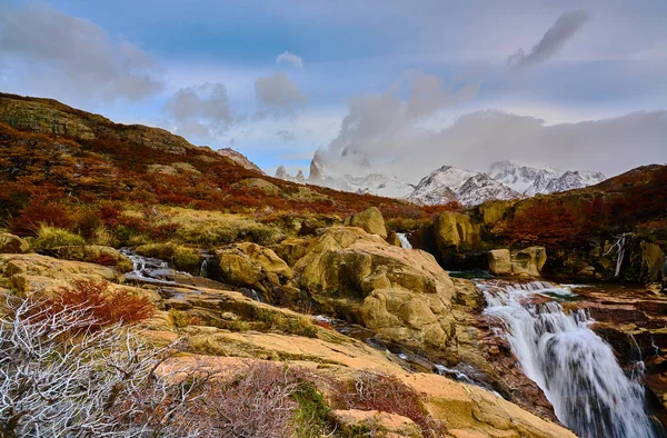 Vista del monte Fitzroy al amanecer. Patagonia Argentina en otoño —  Fotos de Stock