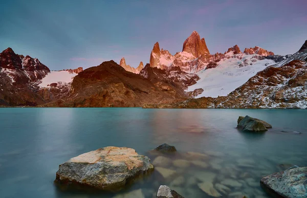 Uitzicht op Mount Fitzroy tijdens zonsopgang. Argentijns Patagonië in het najaar — Stockfoto