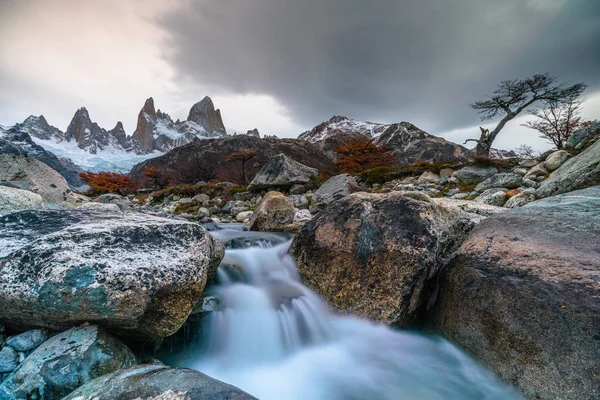 View of Mount Fitzroy during sunset. Argentine Patagonia in Autumn — Stock Photo, Image