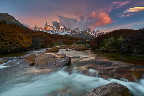View of Mount Fitzroy during sunrise. Argentine Patagonia in Autumn — Stock Photo, Image