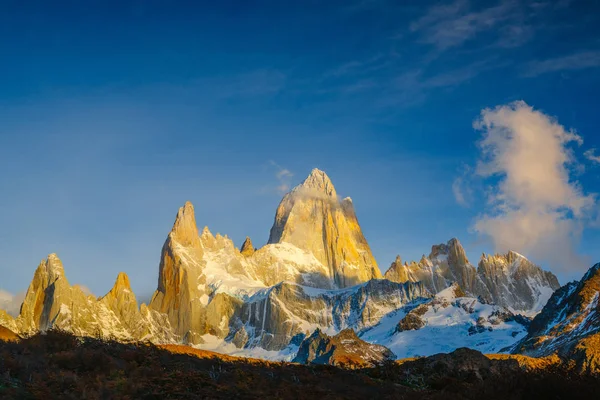 Uitzicht op Mount Fitzroy tijdens zonsopgang. Argentijns Patagonië in het najaar — Stockfoto