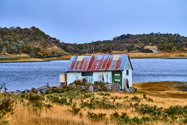 Paysages à côté d'une petite colonie sur la Terre du Fuego près d'Ushuaia. Patagonie argentine en automne — Photo