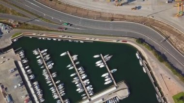 Marina ile Valencia Yatlar ticari liman batısında havadan görünümü.