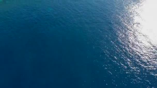 Вид на остров Илья-де-Тагомаго с высоты птичьего полета. Ибица и Балеарские острова в Средиземном море — стоковое видео