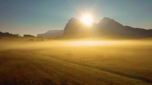 Autumn morning and bright misty sunrise in the valley of Compaccio. Province of Bolzano, Italian Alps — Stock Video