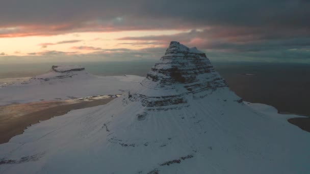 Birds-eye view of the snowy Mount Kirkjufetl. Iceland, winter 2019. — Stock Video