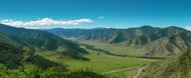Bir dağ vadinin manzara. Chike-Taman yol geçişi, Altay