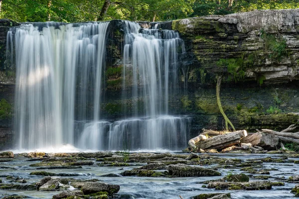 Keila waterfall in Estonia. Summer, long exposure ar daytime. — Stock Photo, Image