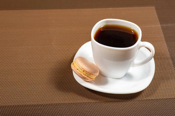 A white cup of coffee and macaroon — Stock Photo, Image