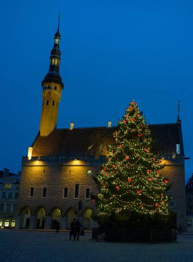 Eski Tallinn, Meydanı eski Tallinn'Noel ağacı Noel fuarında