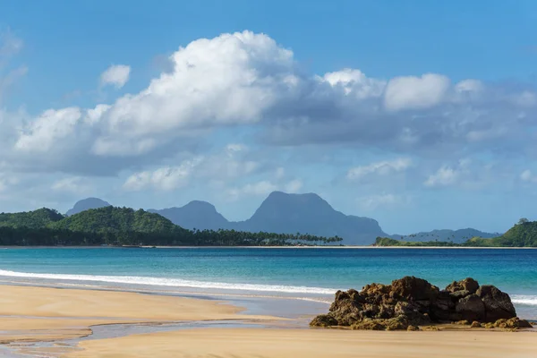 Vista panorâmica da praia gêmea em El Nido, Palawan, Filipinas — Fotografia de Stock