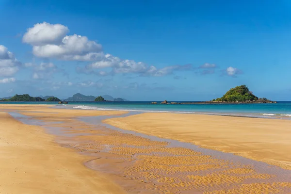 Vista panorâmica da praia gêmea em El Nido, Palawan, Filipinas — Fotografia de Stock