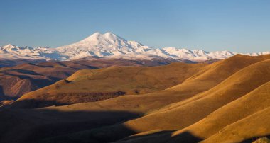 Elbrus, Rusya, sabah dağlarda