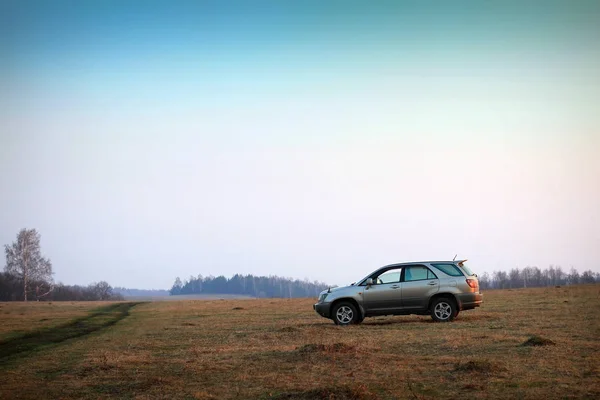 Det Offroad Fordonet Parkerat För Att Iaktta Magnifika Omgivningarna — Stockfoto