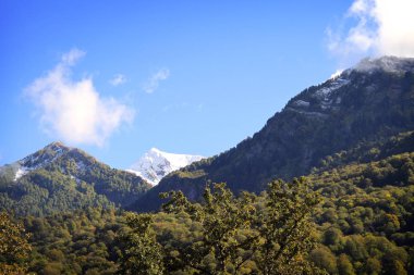 Dağ doruklarına Krasnaya Polyana, köyün Rosa Khutor, kış sporları beldesi Soçi, Krasnodar Krayı, Rusya, Kafkasya