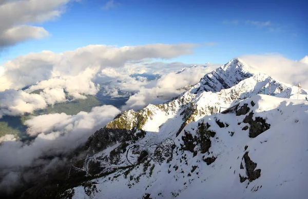 Picos Montanhosos Cáucaso Krasnaya Polyana Aldeia Rosa Khutor Resort Esportes — Fotografia de Stock