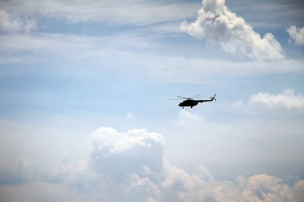 Zobacz Latający Rosyjski Wojskowy Helikopter — Zdjęcie stockowe