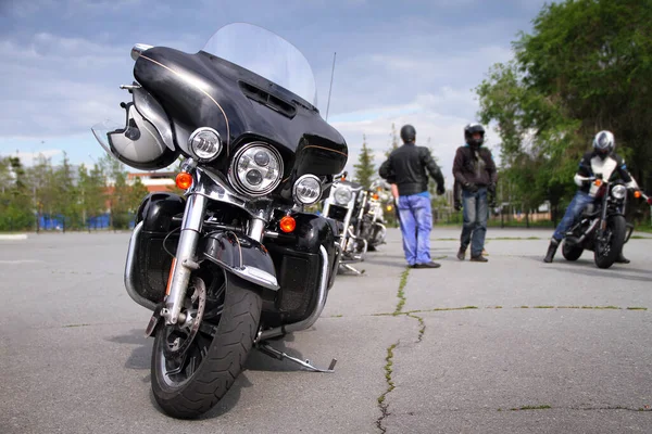 Vista Una Motocicleta Americana Clásica Parada Una Calle Ciudad — Foto de Stock