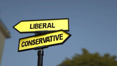 Liberal muhafazakar kelimelerle bir yol işaret. 3D görüntü.