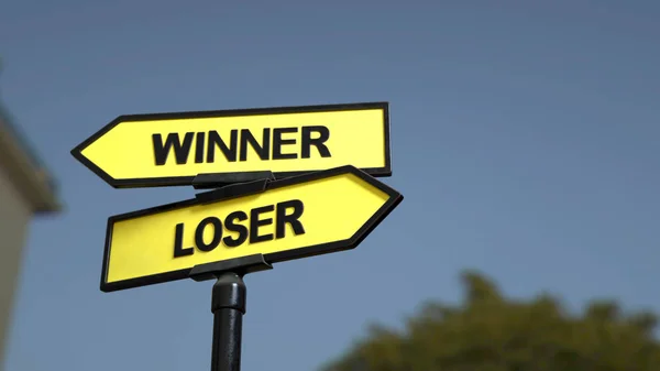 Ein Verkehrsschild Mit Den Worten Gewinner Verlierer Bild — Stockfoto