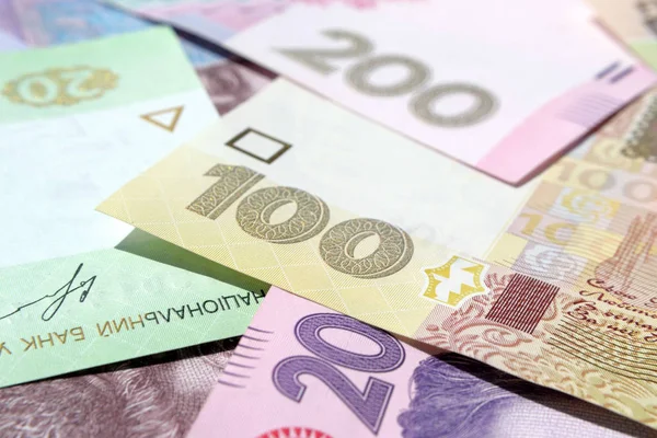 Seçici odak banknotlar Ukrayna banka farklı değerler