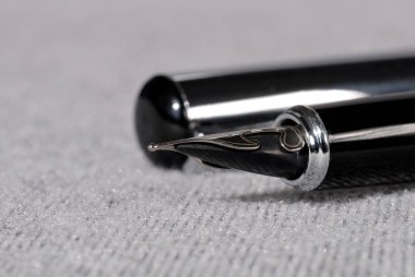 Açık renkli portre üzerinde yazmak için kalem kümesi. Sığ derinlik-in tarla