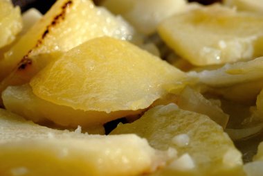 Pan portre taze kızarmış patates. Sığ derinlik-in tarla