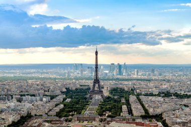 Eyfel Kulesi ve Paris Montparnasse Tower üstten görünüm
