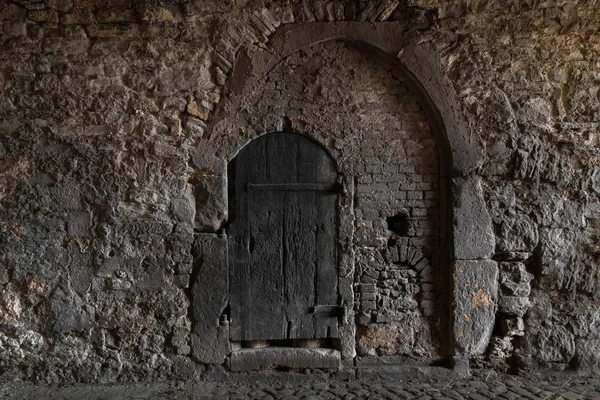 Секретные ворота в замке — стоковое фото