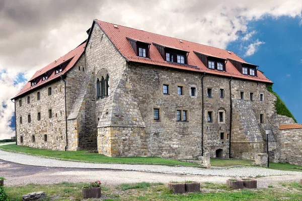 Starobylý hrad na hoře — Stock fotografie