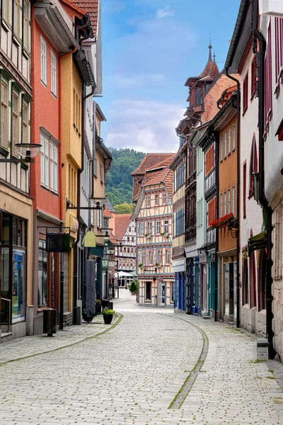 Yarı Ahşap Mimarisi Olan Bir Ortaçağ Avrupa Şehrinin Caddesi — Stok fotoğraf