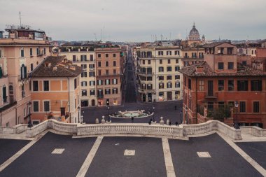Saraylar Fontana della Barcaccia Piazza di Spagna, Roma, önünde bir görünümünü