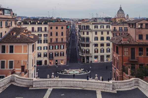 Una Vista Los Palacios Frente Fontana Della Barcaccia Piazza Spagna — Foto de Stock