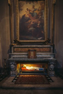 Bir iç Roma'da Piazza del Popolo (Halk Meydanı) önünde Santa Maria dei Miracoli Kilisesi, görüntüleme