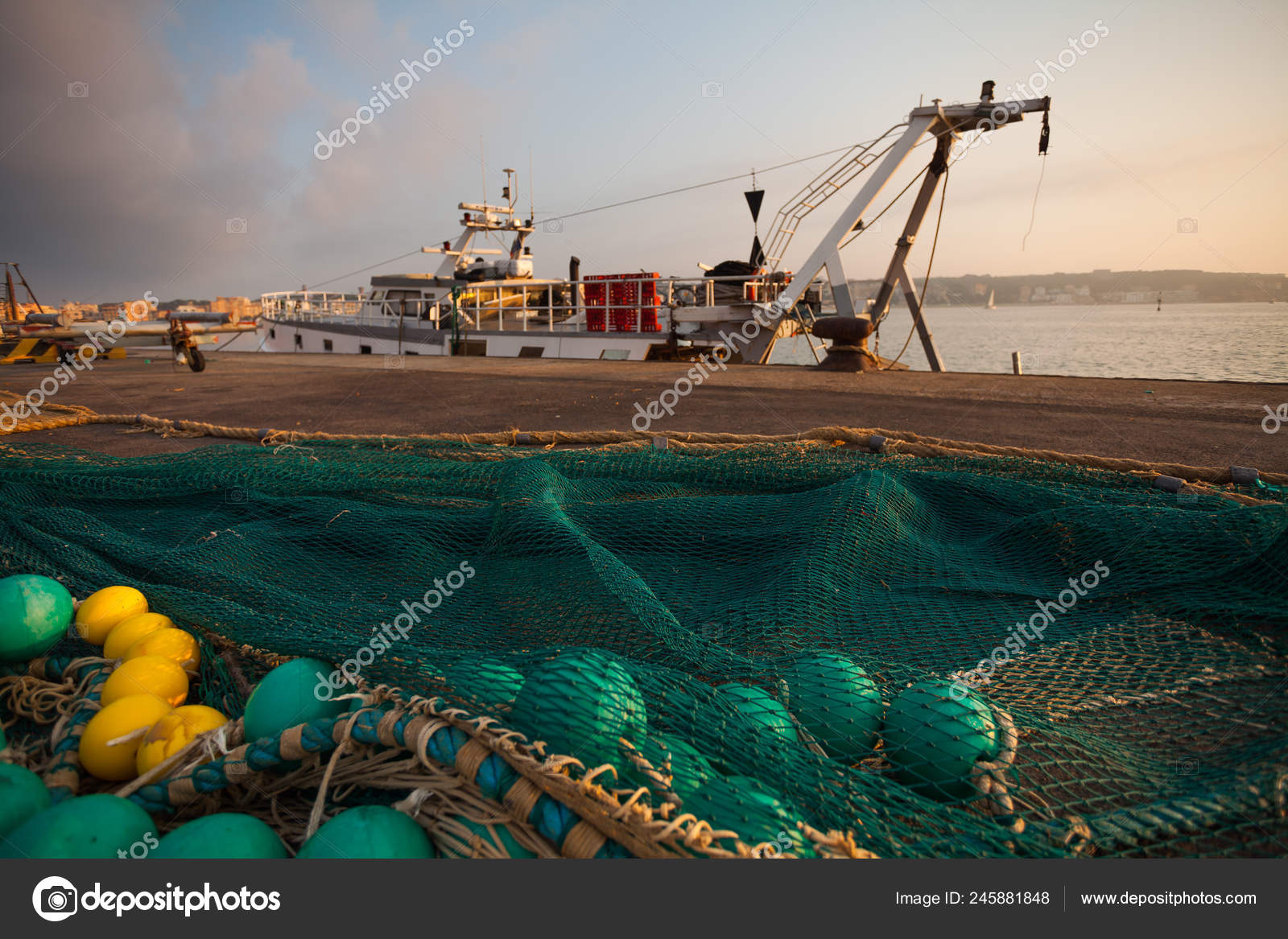 https://st4.depositphotos.com/1552575/24588/i/1600/depositphotos_245881848-stock-photo-view-fishing-net-front-boat.jpg