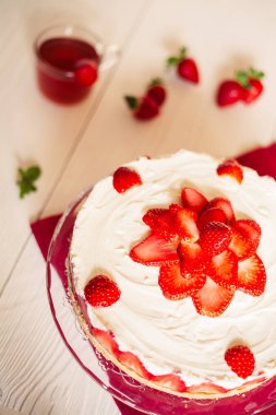 Lezzetli ev yapımı çilek cheesecake