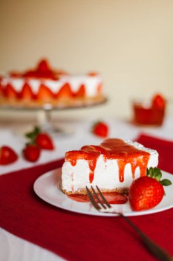 Lezzetli ev yapımı çilek cheesecake
