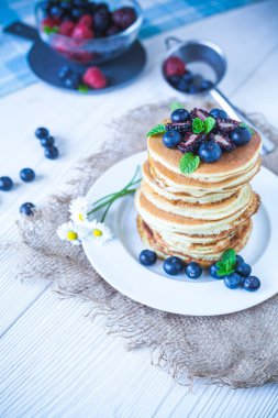 çilek ile lezzetli ev yapımı kek