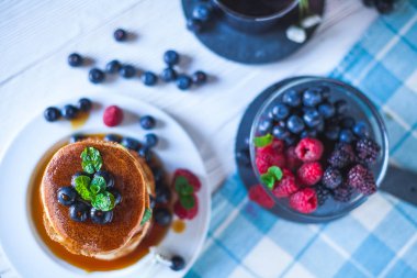 çilek ile lezzetli ev yapımı kek