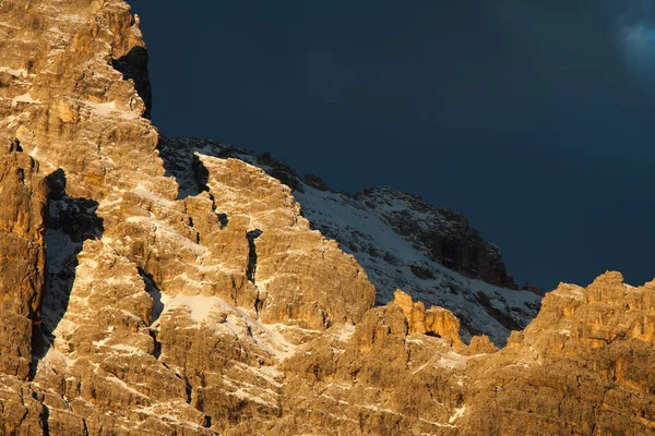 Закри гори Кристалло з озера Анторно, Доломітові Альпи, Кортин — стокове фото