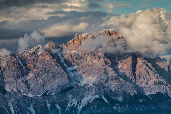 Montagnes à partir de Giau Pass, Dolomites, Veneto, Italie — Photo