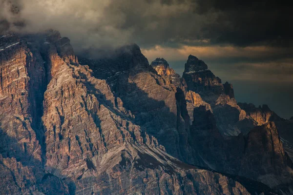 Bergen gezien vanaf Giau Pass, Dolomieten, Veneto, Italië — Stockfoto