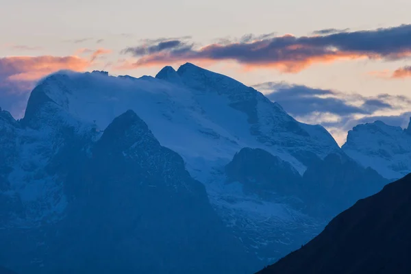 Alpenglow and clouds highlighting Marmolada, Cortina d'Ampezzo, — Stock Photo, Image