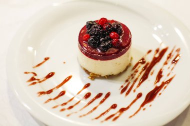 Bir restoranda lezzetli tatlı