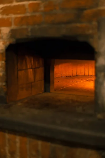 Focaccia italiana / pizza cerca de un horno en un restaurante — Foto de Stock