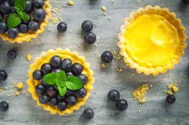 Küçük yaban mersini tart