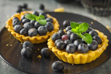 Küçük yaban mersini tart
