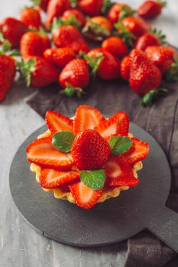 Küçük çilek tart