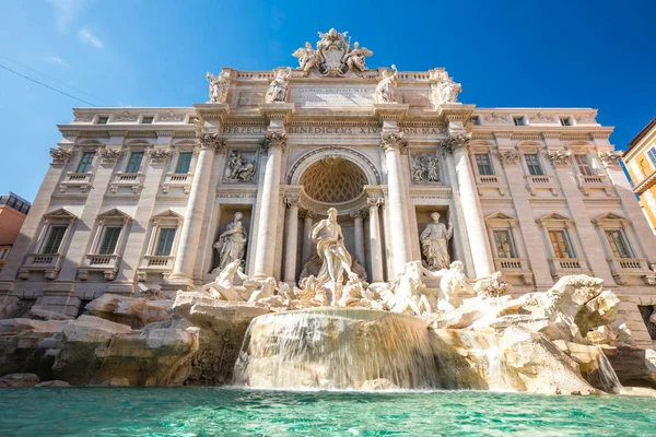 Trevi fuente en roma, italia —  Fotos de Stock